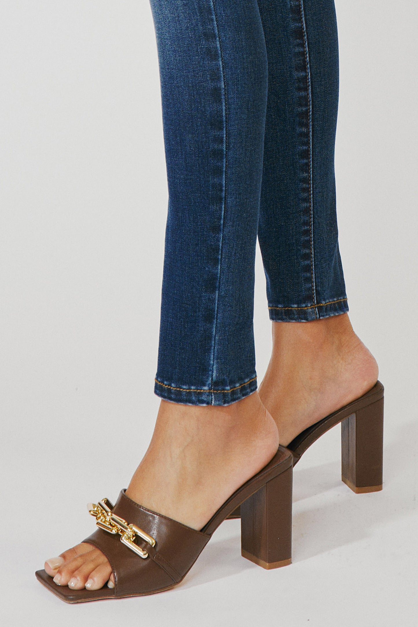 Madison Mid Rise Super Skinny